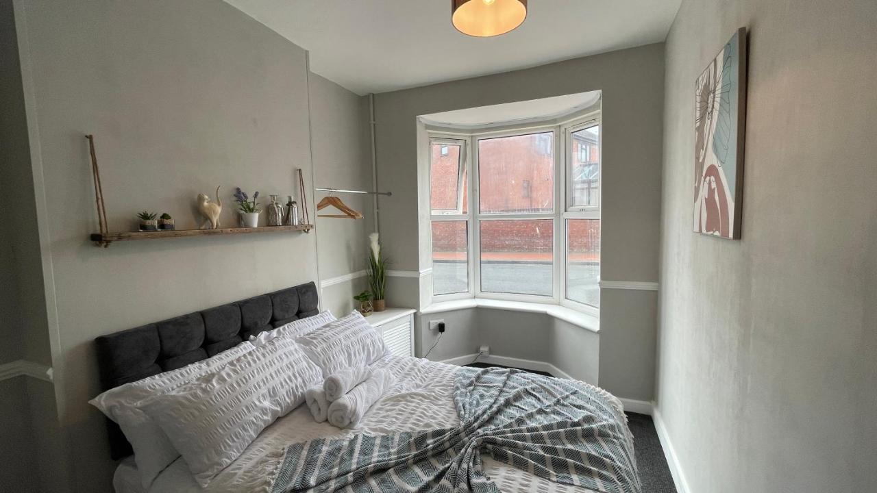 Spacious 6 Bed Home Near City & Albion Stadium Perfect For Contractors! Birmingham Bagian luar foto