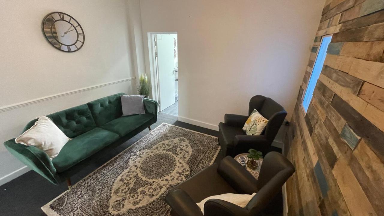 Spacious 6 Bed Home Near City & Albion Stadium Perfect For Contractors! Birmingham Bagian luar foto