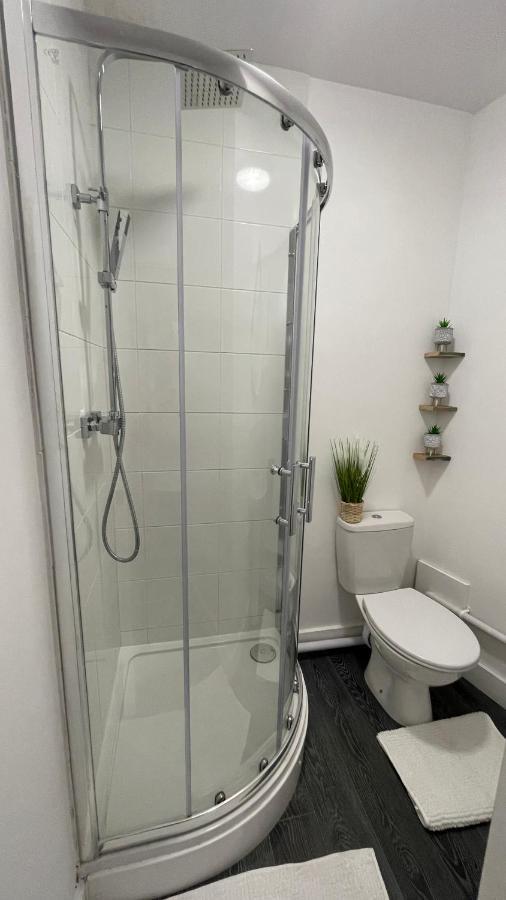 Spacious 6 Bed Home Near City & Albion Stadium Perfect For Contractors! Birmingham Bagian luar foto