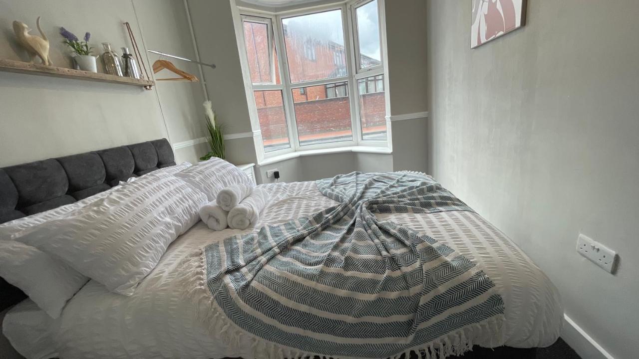 Spacious 6 Bed Home Near City & Albion Stadium Perfect For Contractors! Birmingham Bagian luar foto