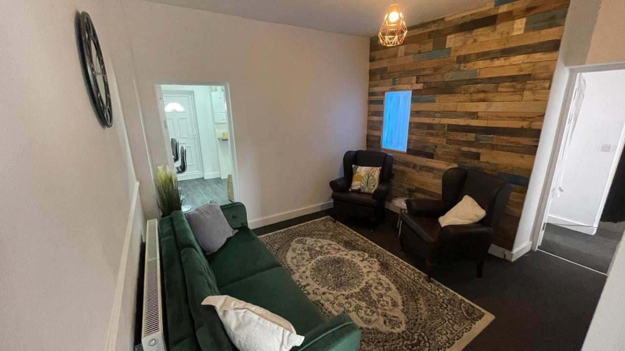 Spacious 6 Bed Home Near City & Albion Stadium Perfect For Contractors! Birmingham Bagian luar foto